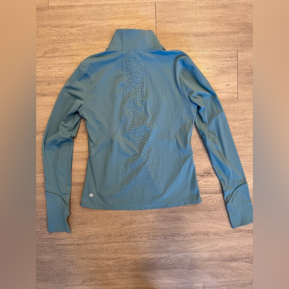 Lululemon Athletica Blue Perforated Top - Picture 4 of 6